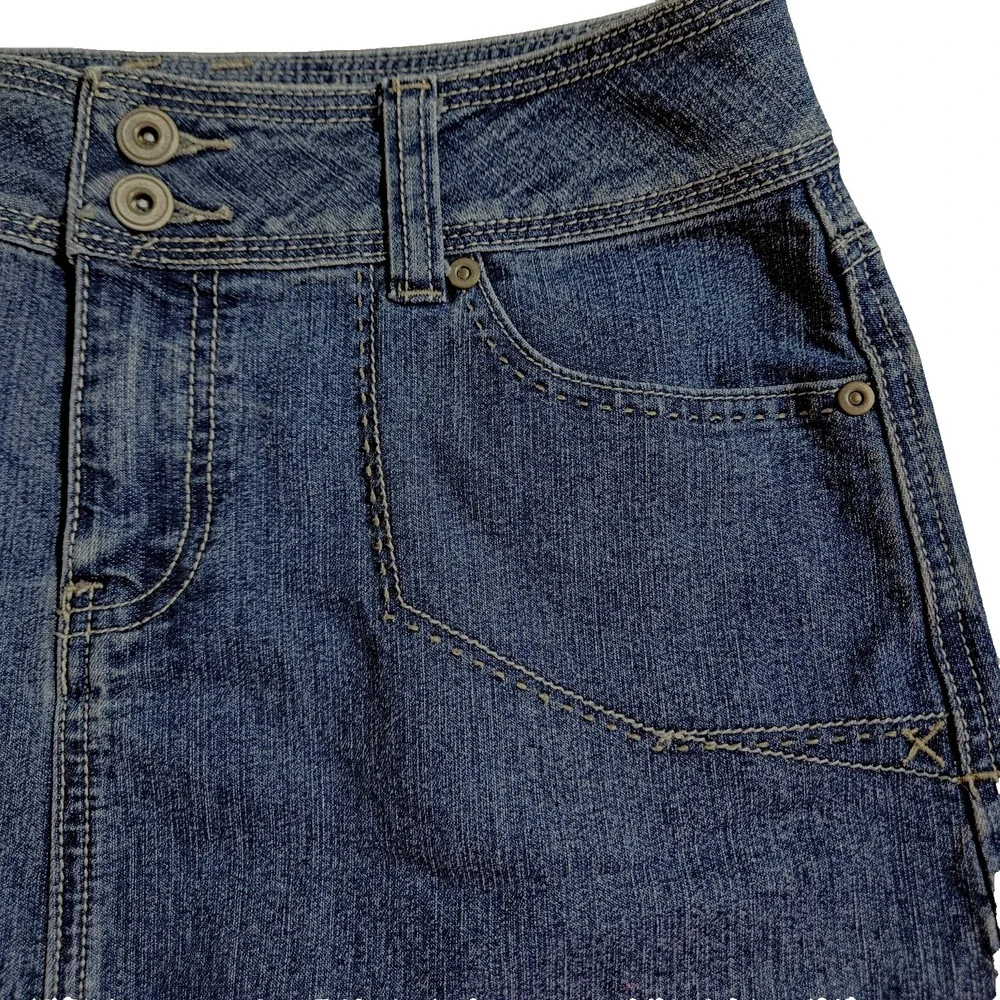 Dressbarn Women's Blue Denim A-Line Knee Length Skirt Size 4 Flap Back‎ Pocket